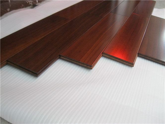 610*125*18mm Narural Solid Wood Flooring with ISO14001 Certification