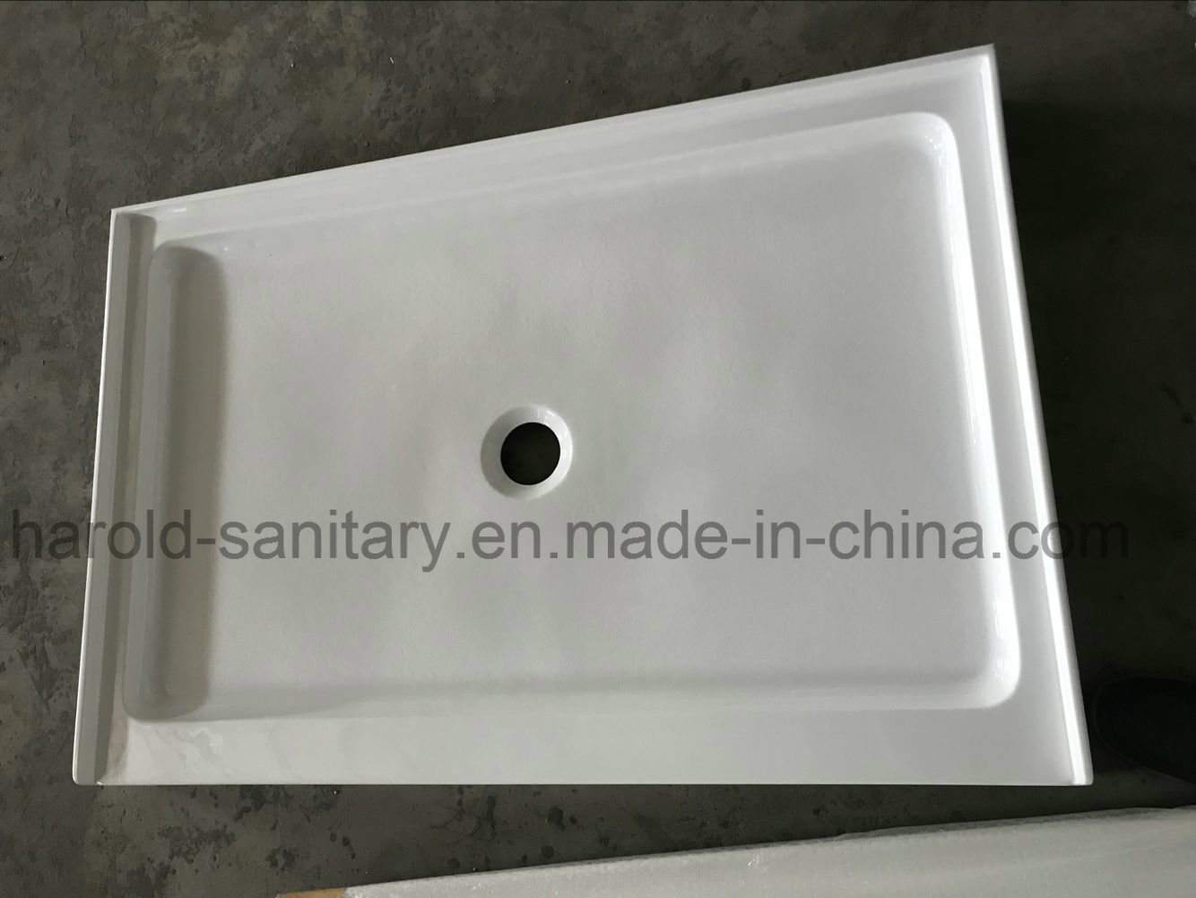 Cupc Acrylic Shower Tray with Round Drain in Center