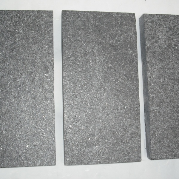 China Flooring Tiles Flamed Black G684 Granite
