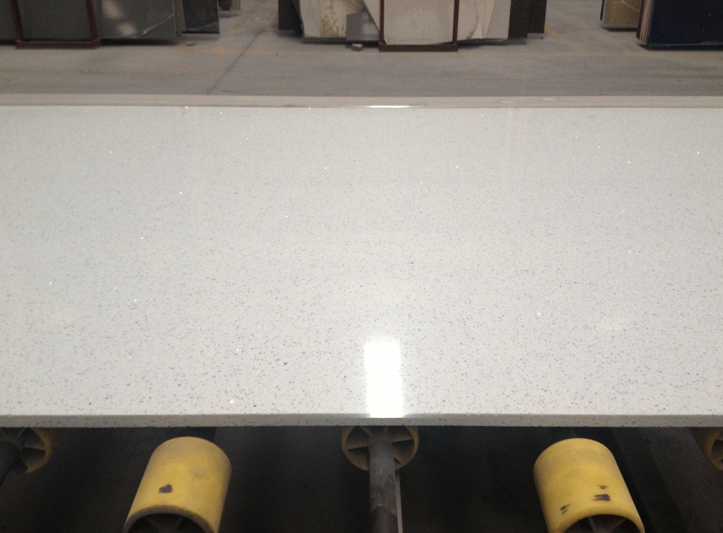 Crystal White Quartz Stone for Countertop/Kitchen Top