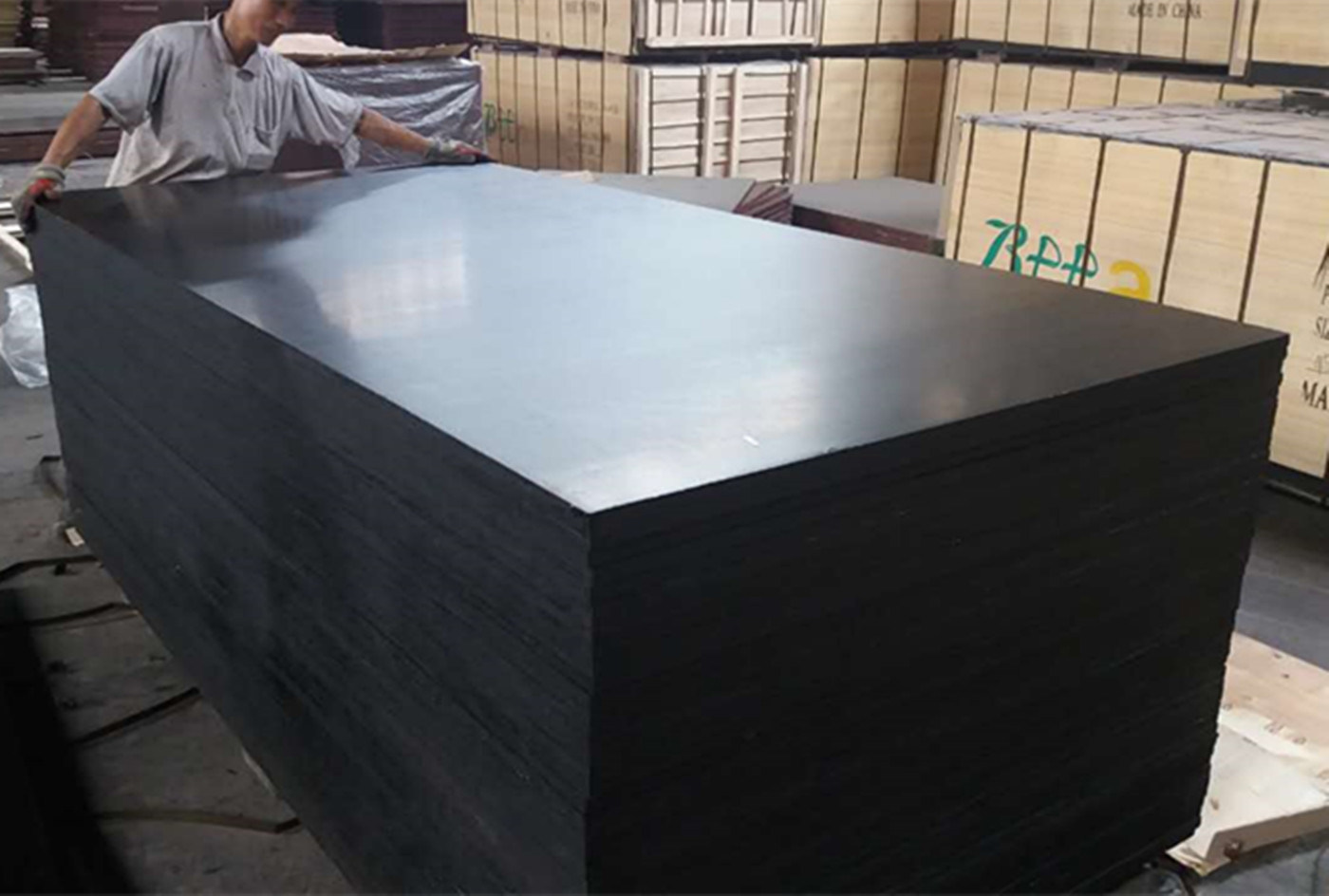 12X1220X2440mm Black Poplar Film Faced Plywood for Construction
